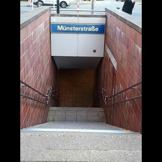 U-Bahn Münsterstraßen Eingang (Bild: hgs)