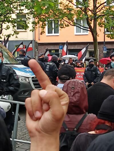 Nordstadt gegen Nazis 4.7.21 Stinkefinger gegen die Rechten